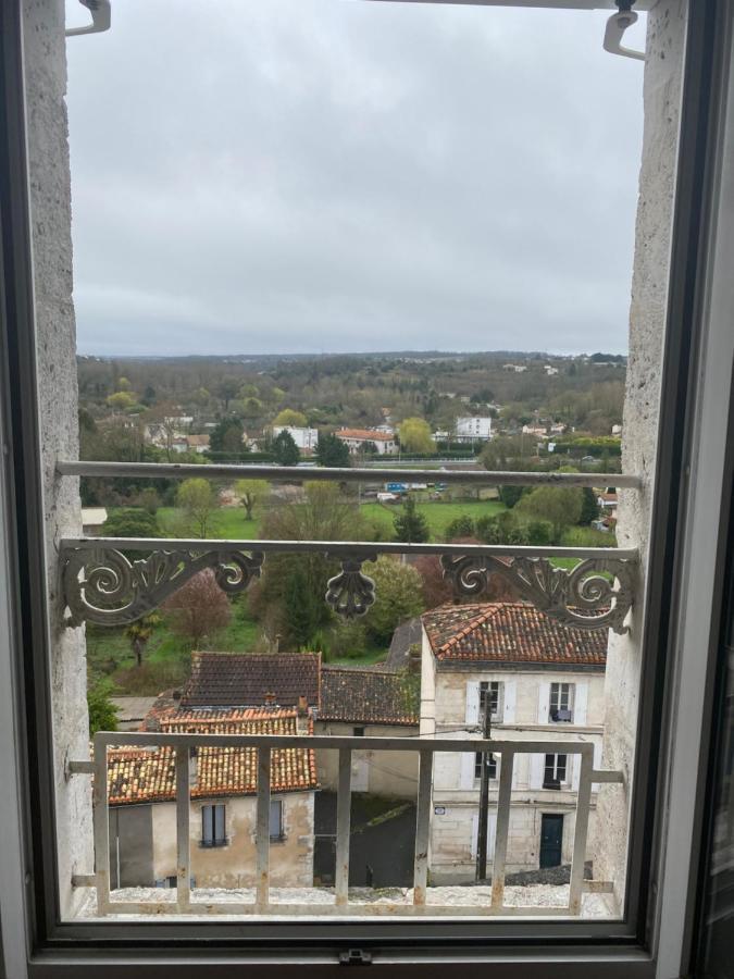 Laferriere Bed & Breakfast Angouleme Ruang foto